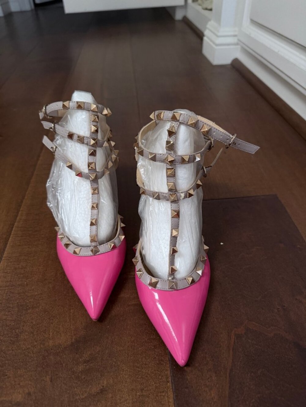 Valentino Garavani Rockstud Caged Pumps – Pink Patent, EU 39
